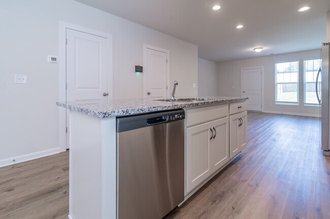 Building Photo - 223 Hoskins Ave Dr