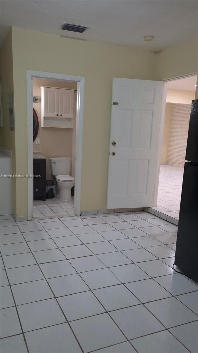 Building Photo - 7813 Shalimar St