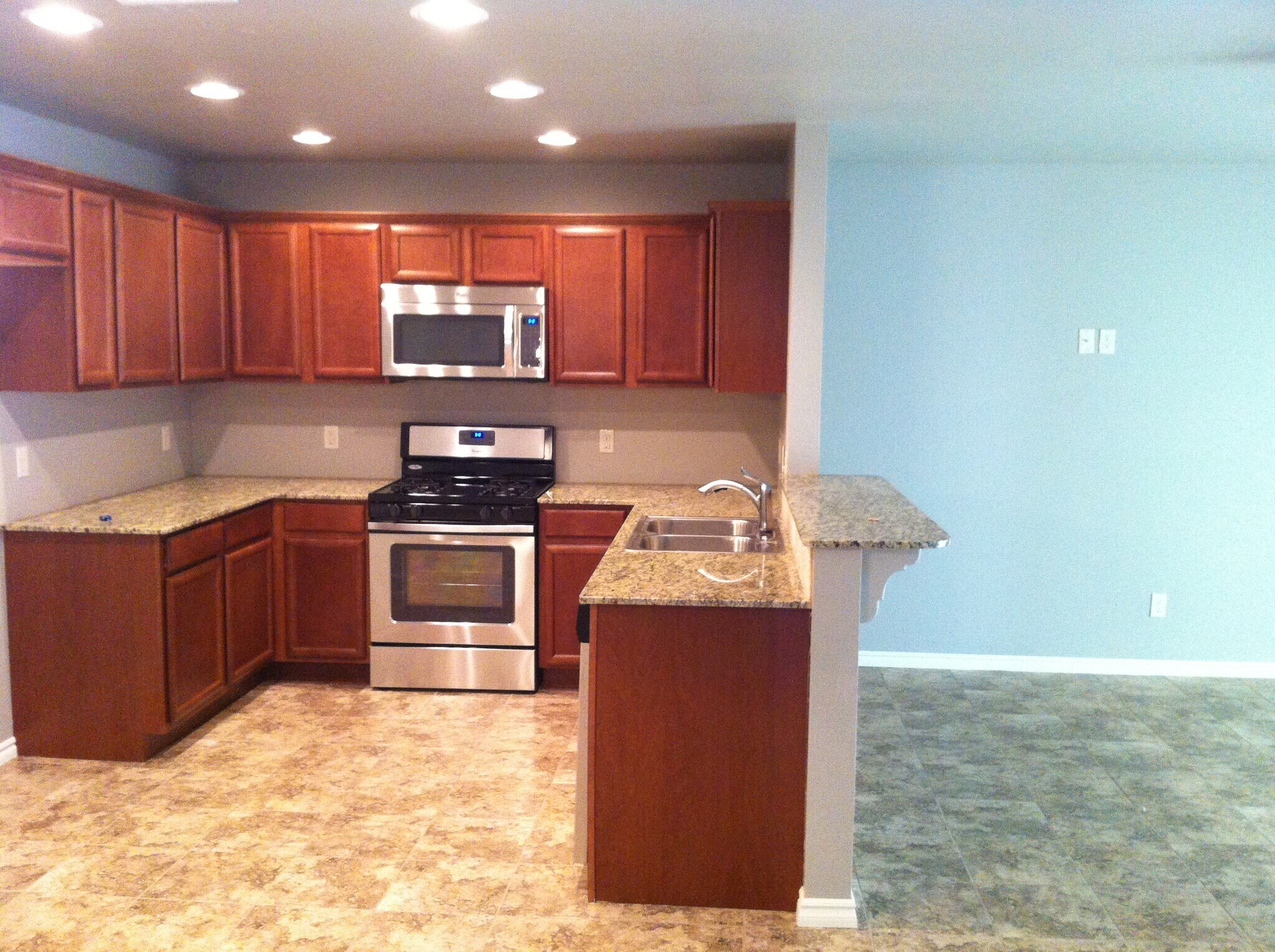 Building Photo - 127 Ashley Dr