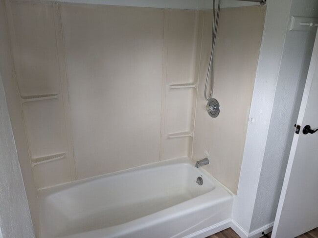Building Photo - 3 Bed 2 Bath House Near Downtown Belgrade - Dogs Negotiable!