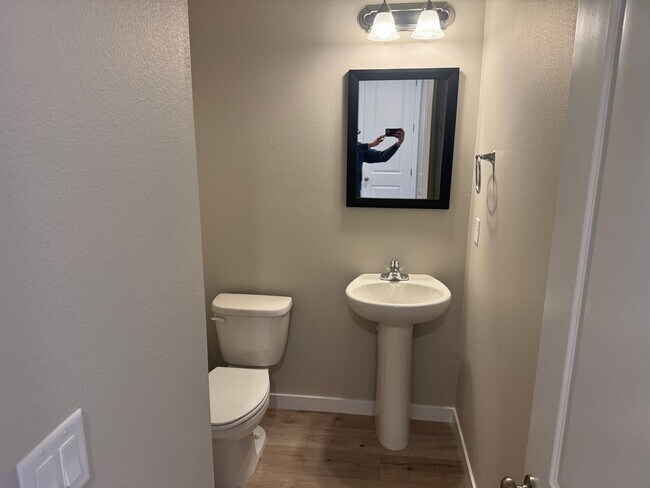 Building Photo - Amazing 3 bedroom Brand new home!!