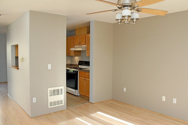 Building Photo - Lovely 3 Bed, 2 Bath Townhouse in North Tabor