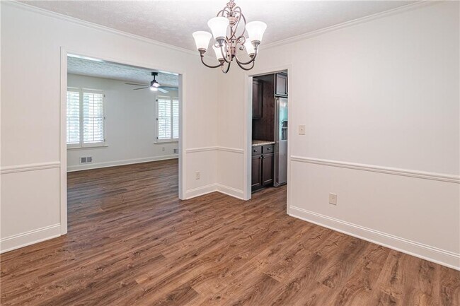 Building Photo - 9630 Pine Thicket Way