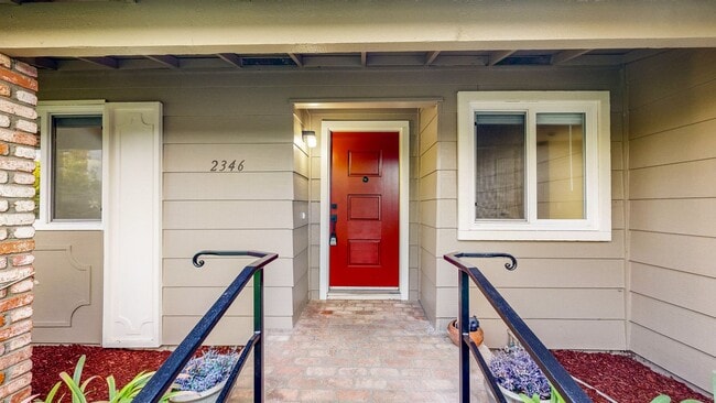 Building Photo - Meticulously Maintained Four Bedroom Singl...
