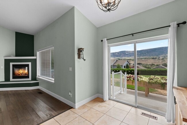 Building Photo - Beautiful Aspen Shores Home – 3 Bed, 1.75 ...