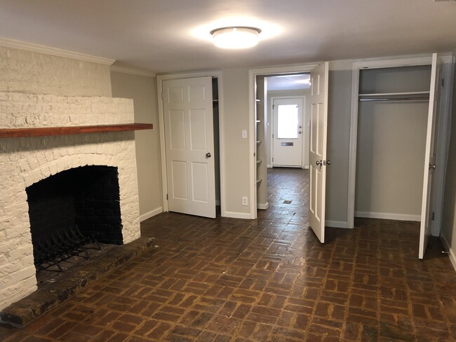 Garden Bedroom with two closets - 20 E Macon St