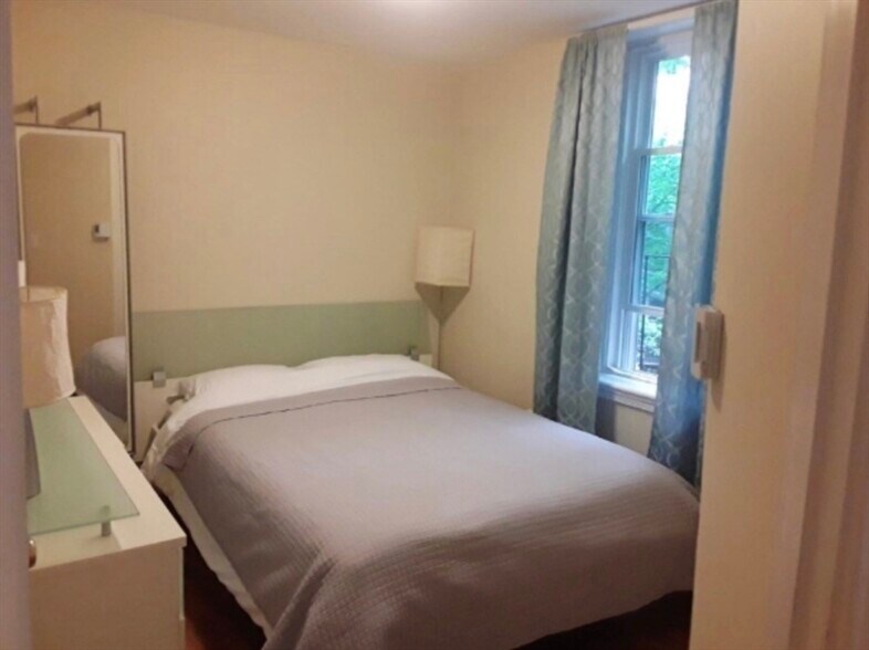 Building Photo - 115 Salem St