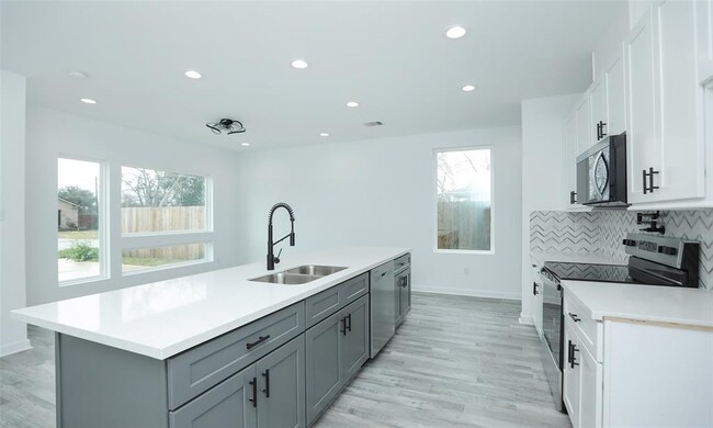 Building Photo - 9315 Ashville Dr