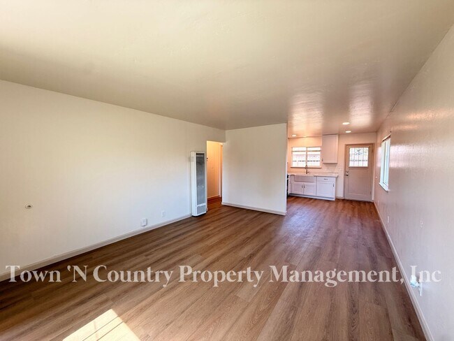 Building Photo - 818-820 University Ave.