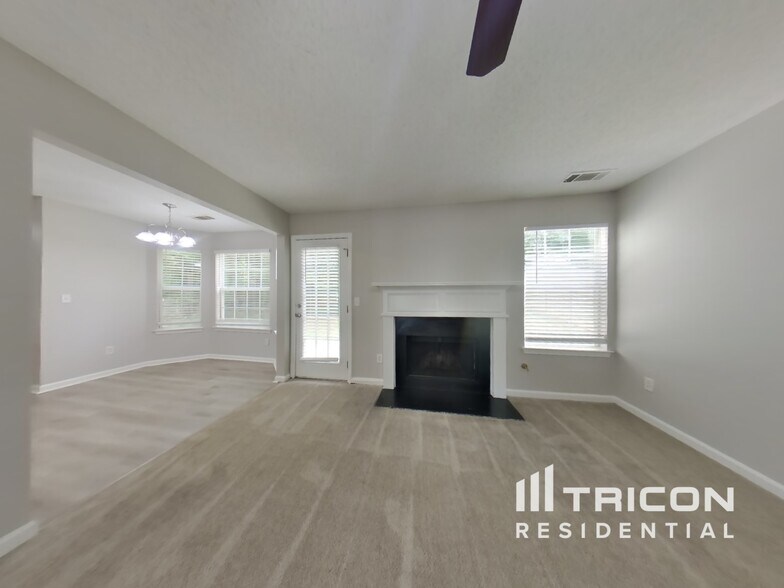Building Photo - 5587 Sapphire Cir