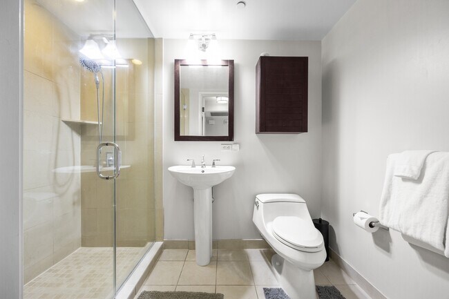 Building Photo - 1551 Ala Wai Blvd