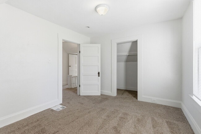 Building Photo - 5020 SE 92nd Ave