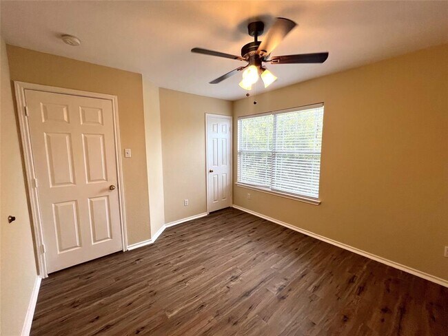 Building Photo - 2829 Deerfern Ln