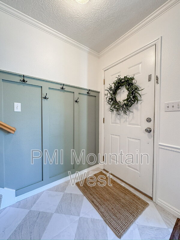 Building Photo - 446 E Parkside Cir