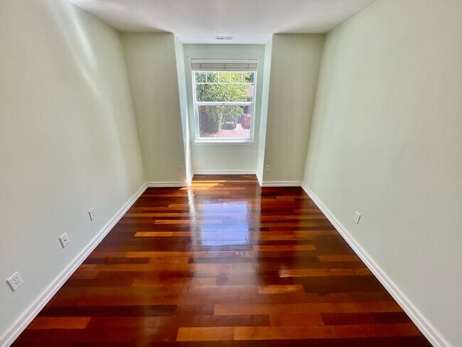 Building Photo - Stylish Bull Mountain Home – 3 Bed, 2.5 Ba...