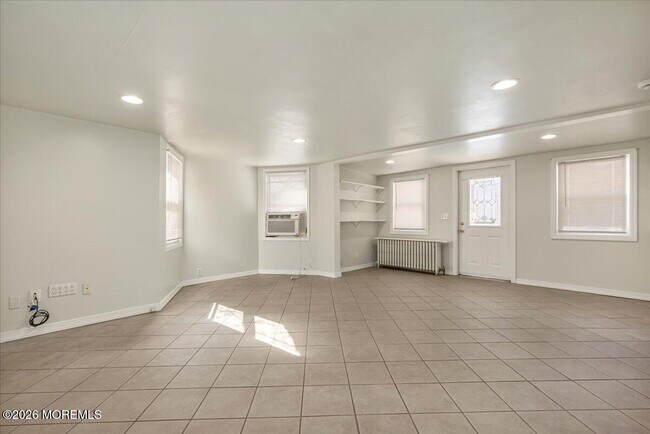 Building Photo - 301 Norwood Ave