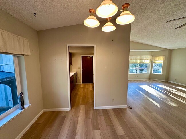 Building Photo - charming 3-bedroom, 2-bathroom