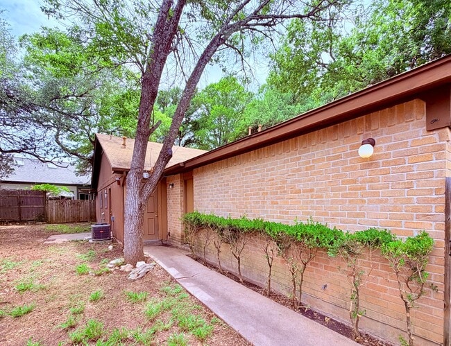 Building Photo - 6503 Columbia Oaks Ct