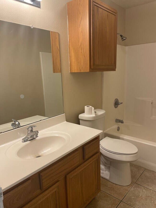 Building Photo - 504 N Brentwood Ave
