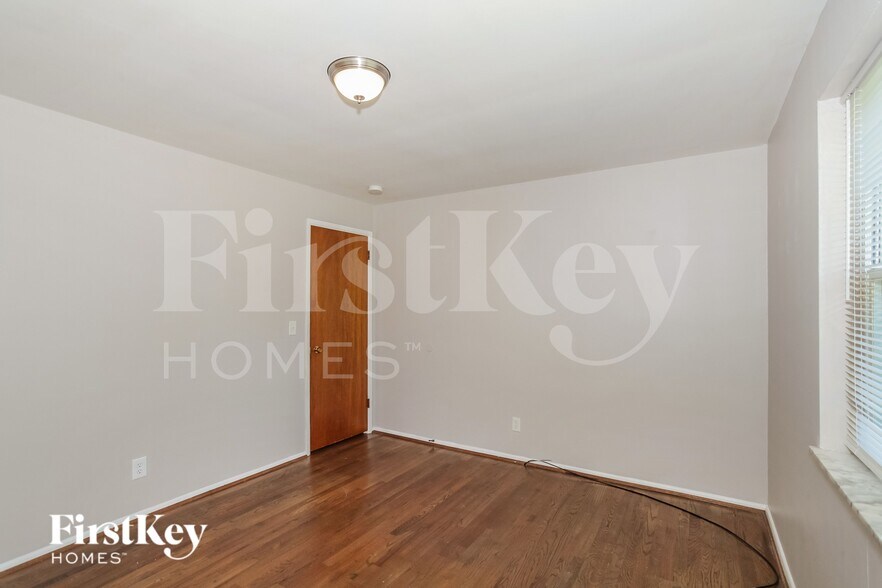 Building Photo - 9216 Maverick Dr