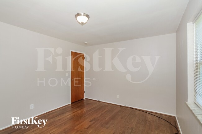 Building Photo - 9216 Maverick Dr