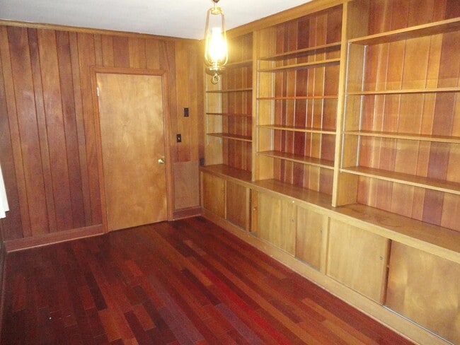 Building Photo - 1619 Jones Blvd