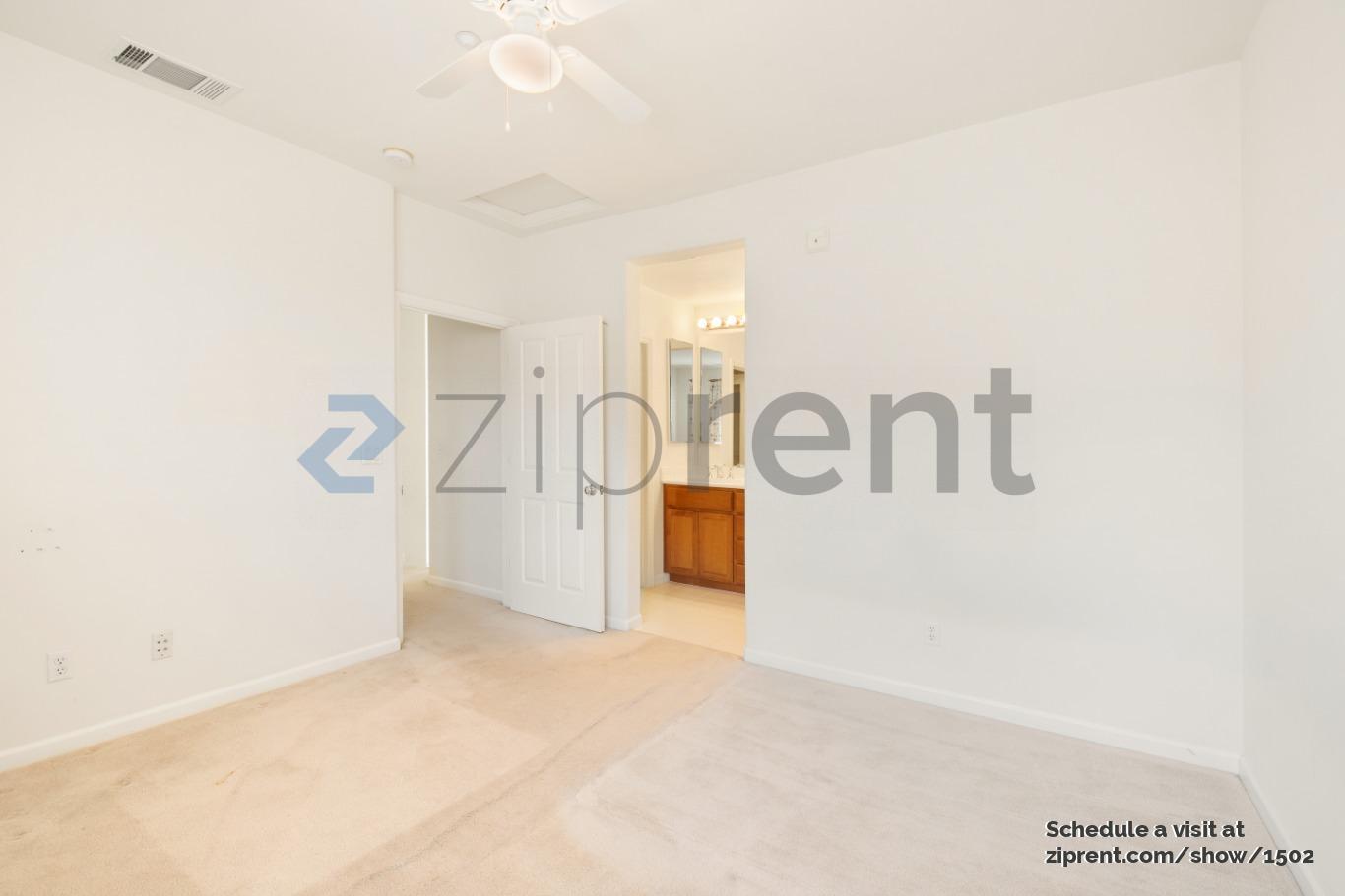 Building Photo - 400 Live Oak Way