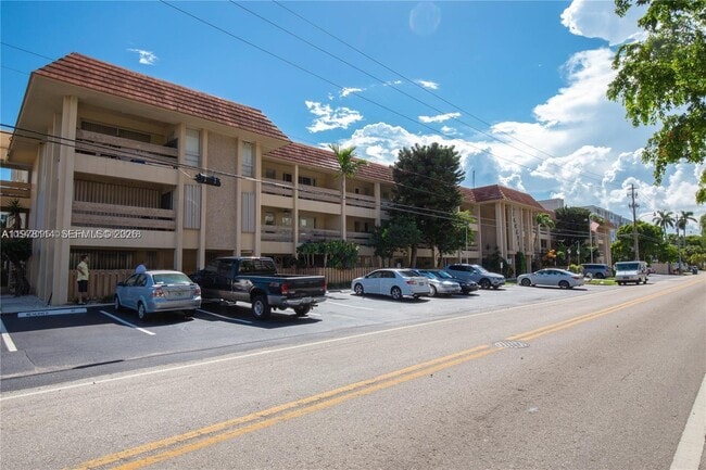 Building Photo - 1700 SE 15th St