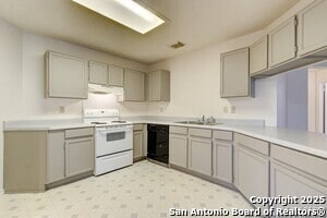 Building Photo - 8024 Coral Meadow Dr