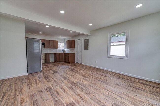 Building Photo - 2528 Marshall Ave