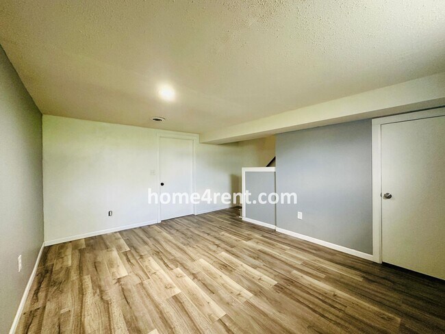 Building Photo - Raised Ranch Style Home in KCK w/ a Finished Basement and Conveniently Located Near I-635!