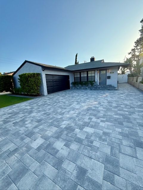 Primary Photo - 6611 Riverton Ave