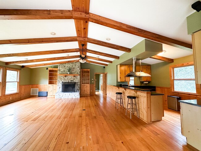 Building Photo - 2600 Dover Rd