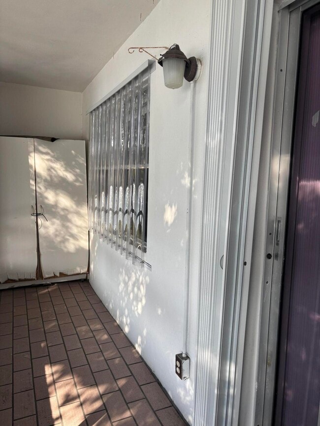 Building Photo - 75 Sheffield D