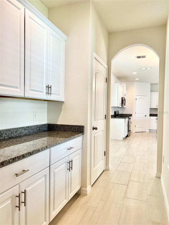 Building Photo - 9330 McLaren Alley