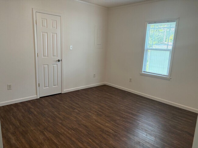 Building Photo - 1605 High St