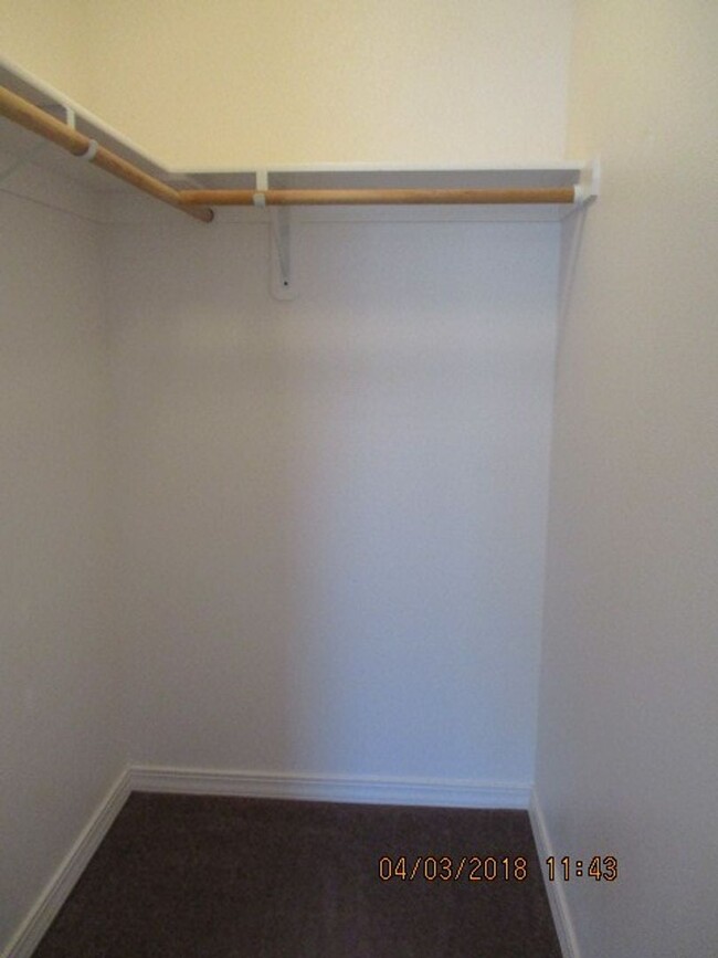 Building Photo - 3 bedroom 2 bath Twin Home - Pets considered!