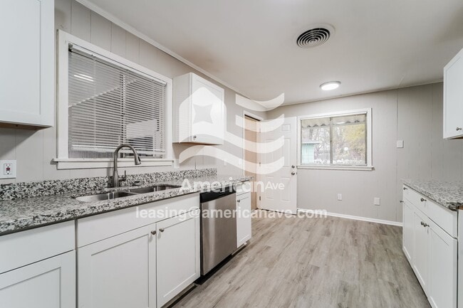 Building Photo - 1047 Garden Park Dr