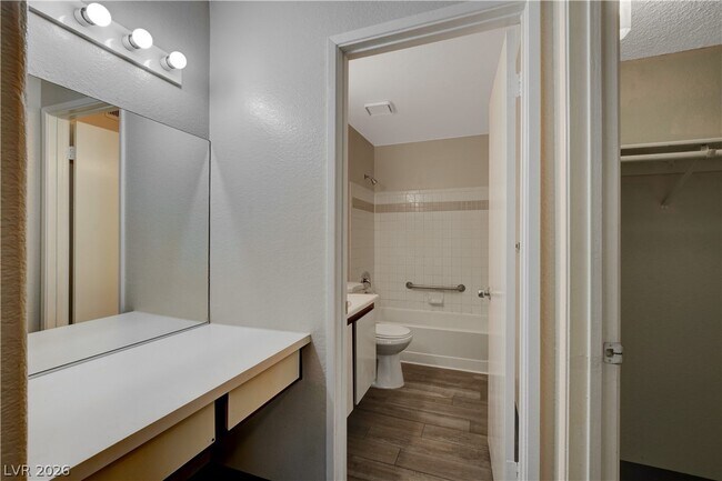 Building Photo - 200 Mission Laguna Ln