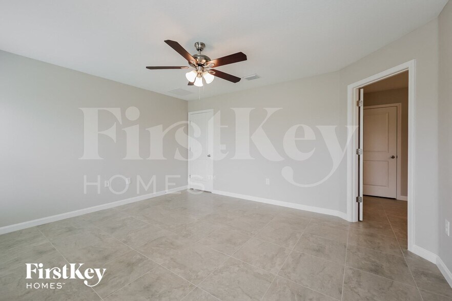 Building Photo - 702 Yeager Ct