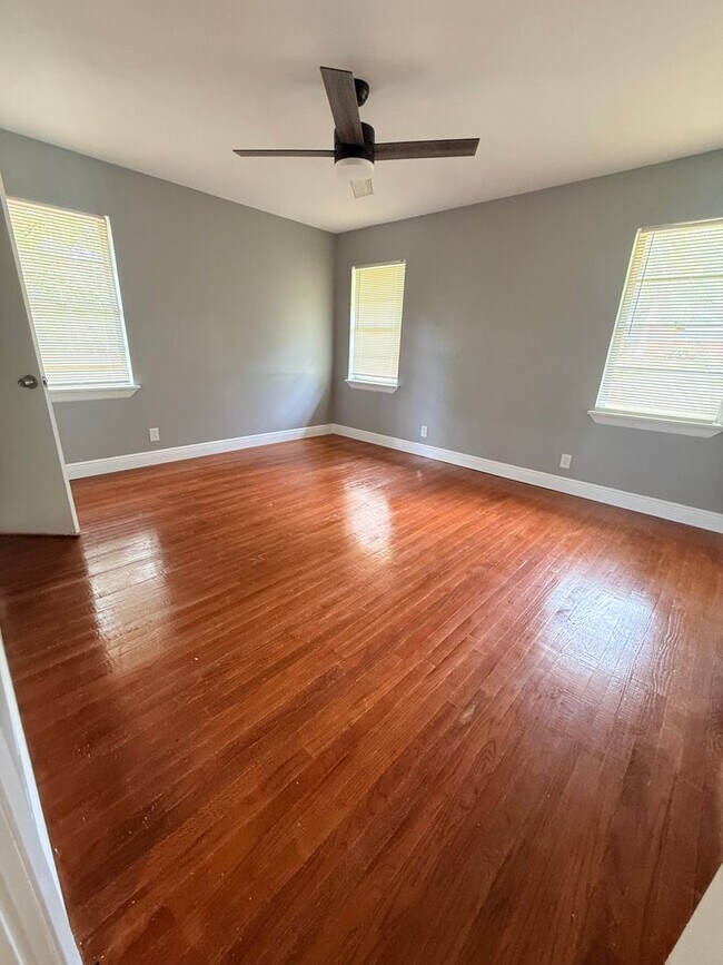 Building Photo - Newly Renovated Property - Family Home