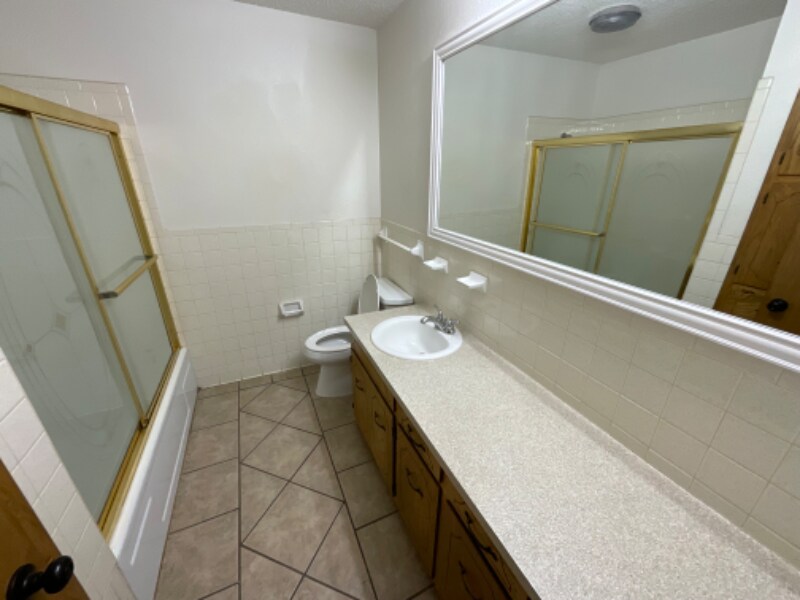 Building Photo - 5202 Wildwood Dr