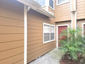 Building Photo - 2224 Fan Palm Dr