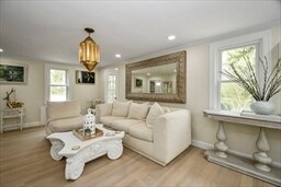 Building Photo - 8 Spruce Park