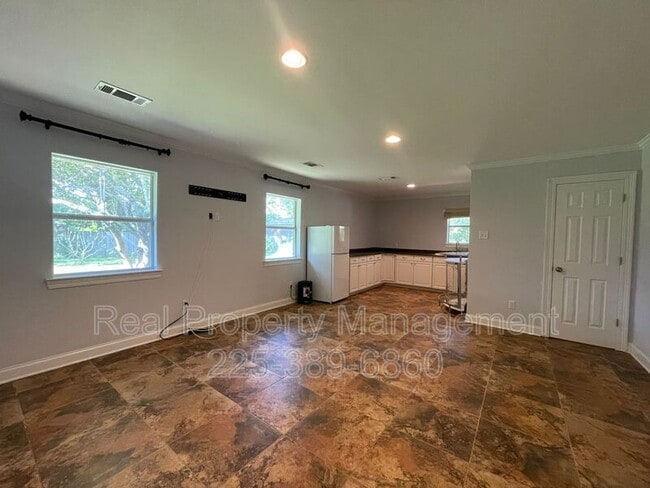 Building Photo - 5293 Chenango Dr