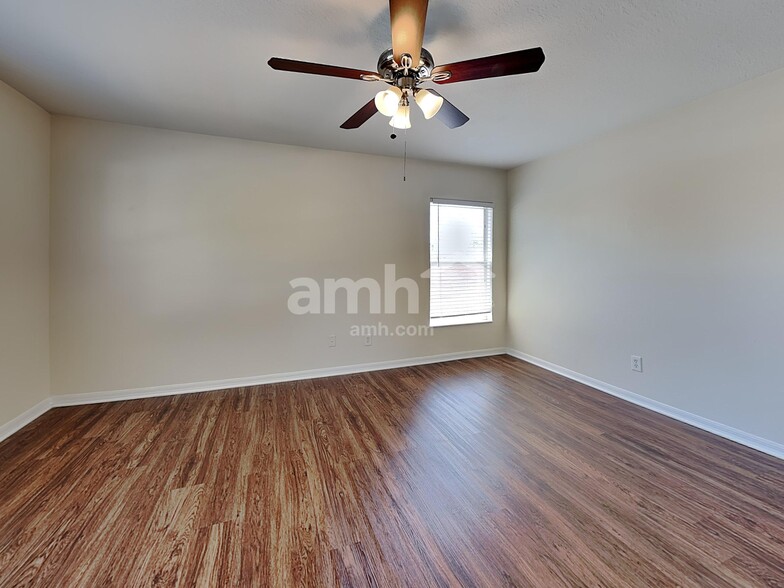 Building Photo - 8523 Deer Chase Dr