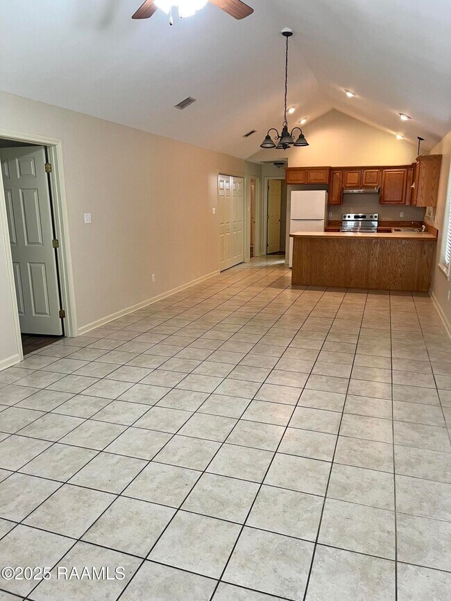Building Photo - 405 Langley Dr
