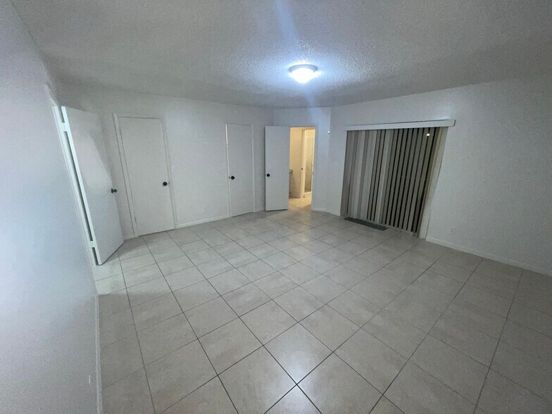 Building Photo - 5953 NW 25th Ct