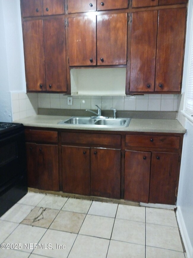 Building Photo - 2124 Danese St