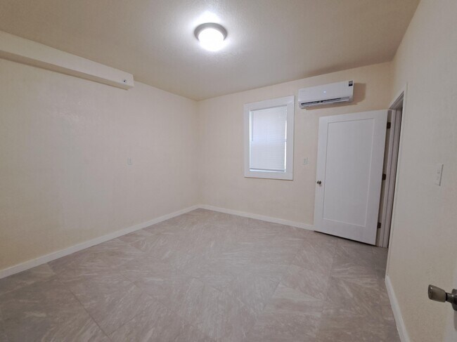 Building Photo - 1306 Iowa Ave